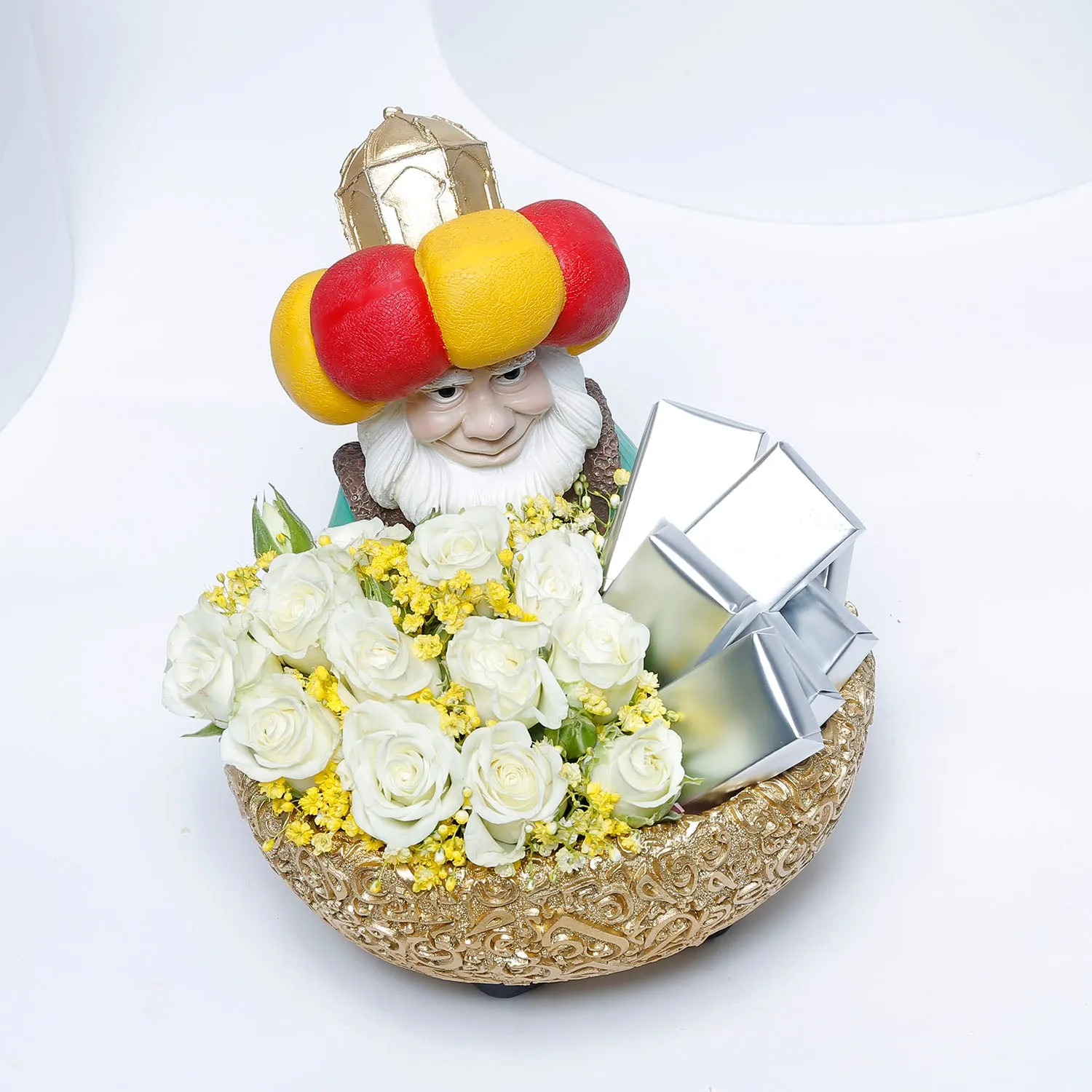 Flower & Chocolates in Fananees Sheikh Vase