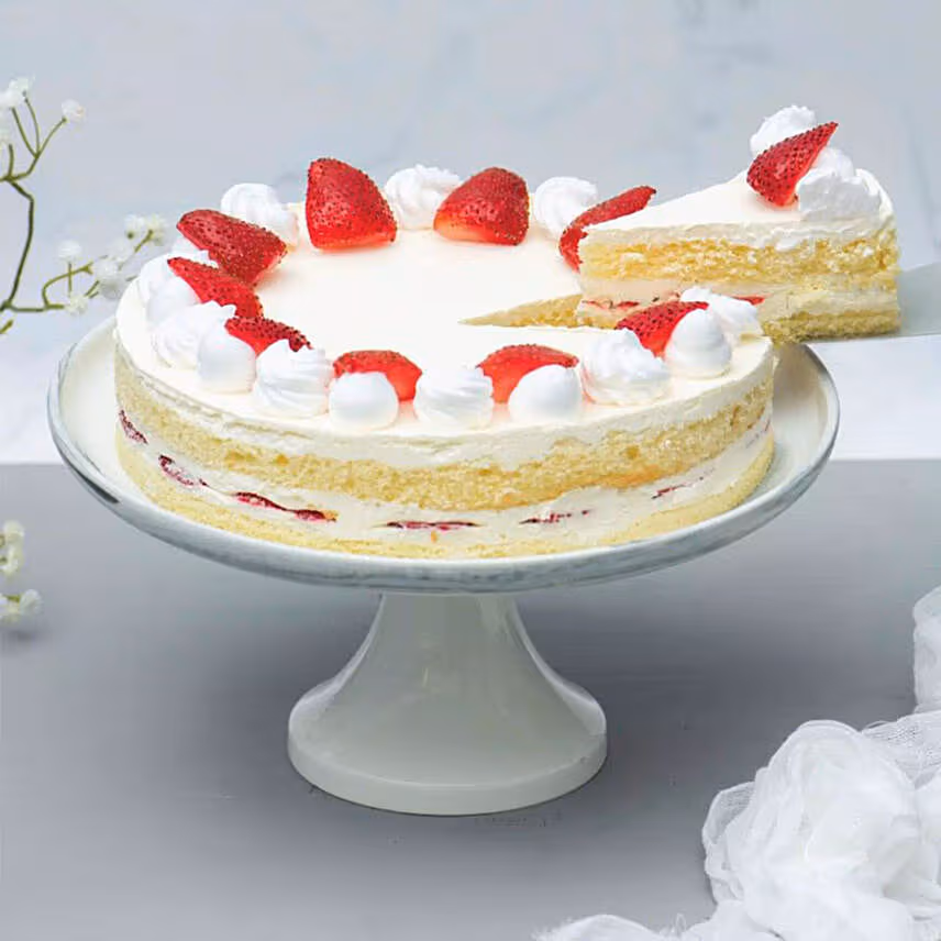 Delicious Fresh Strawberry Cream Cake - 4 Portion