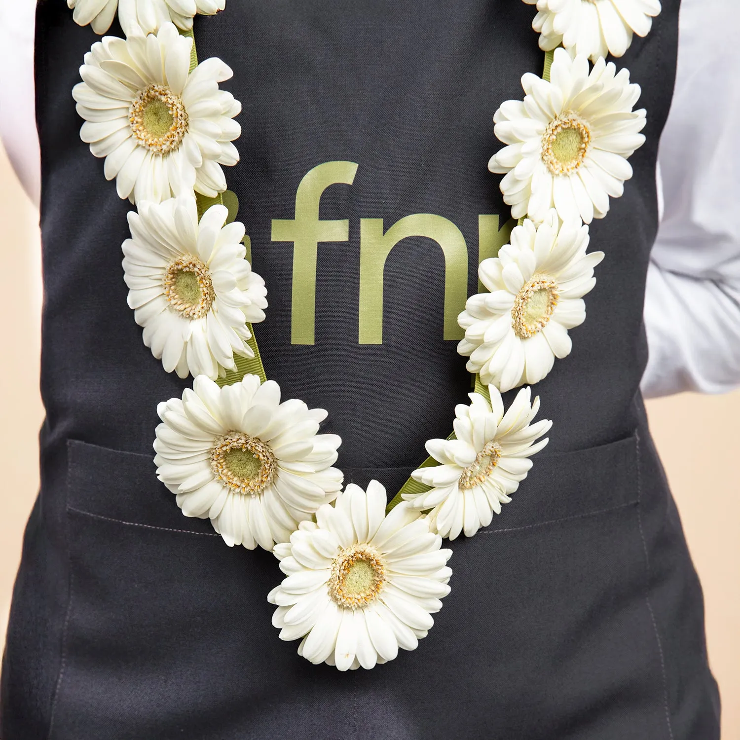 Elegant White Gerbera Flower Garland with Ribbons