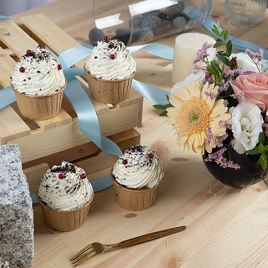 Flowers arrangment and Vanilla Cupcakes