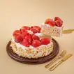 Almond Flakes Cake With Strawberries - 500 Grams