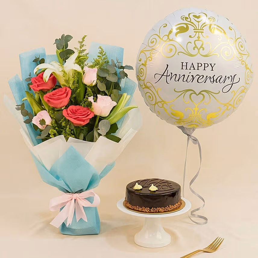 Mesmerizing Roses With Anniversary Balloon & Cake