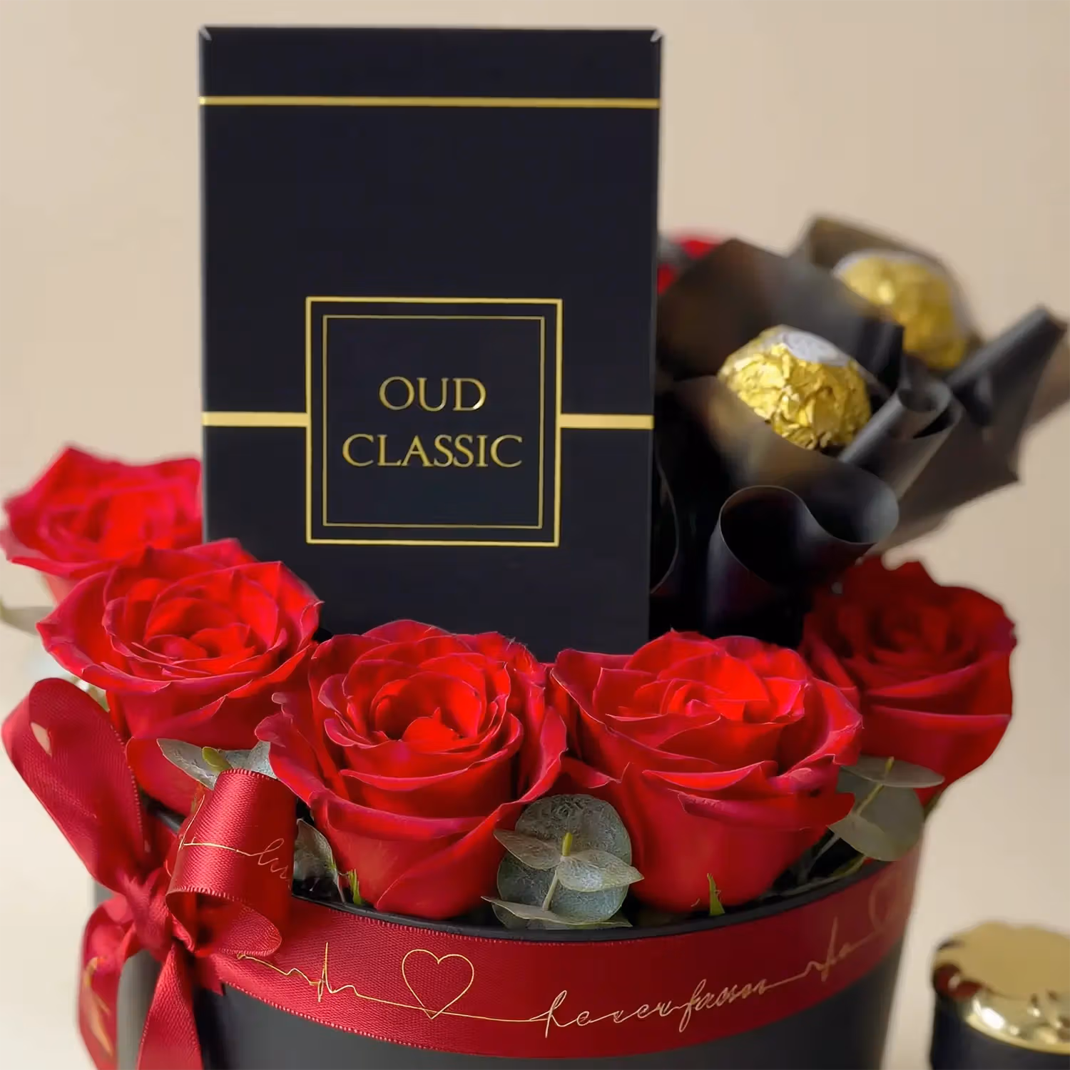 مجموعة لوكس لوف: ورود وشوكولاتة وعطر العود الفاخر