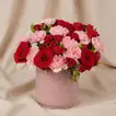 زهور الحب الأبدي بنقشة زهرية من مزهرية خزفية