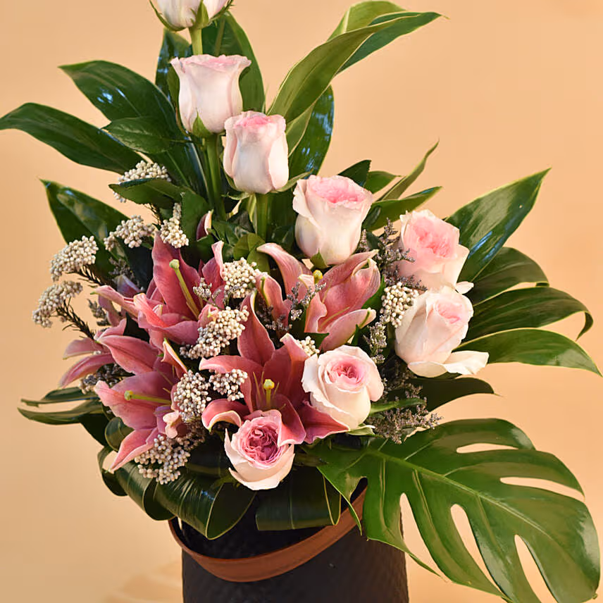 Graceful Mixed Flowers Arrangement