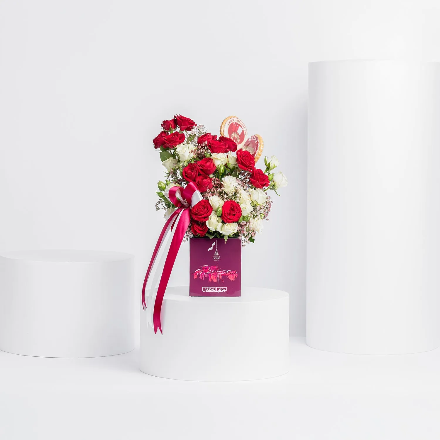 Elegant National Day Baby Roses & Cookies Arrangement