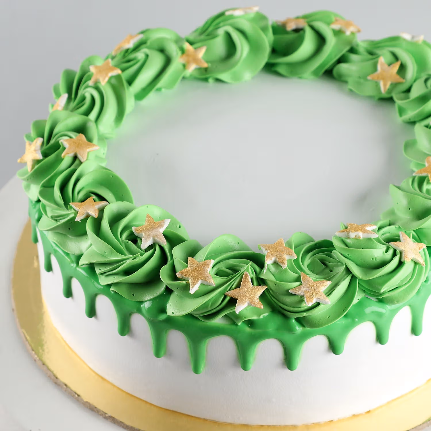 Festive Christmas Wreath Pineapple Cake - Half Kg Delight