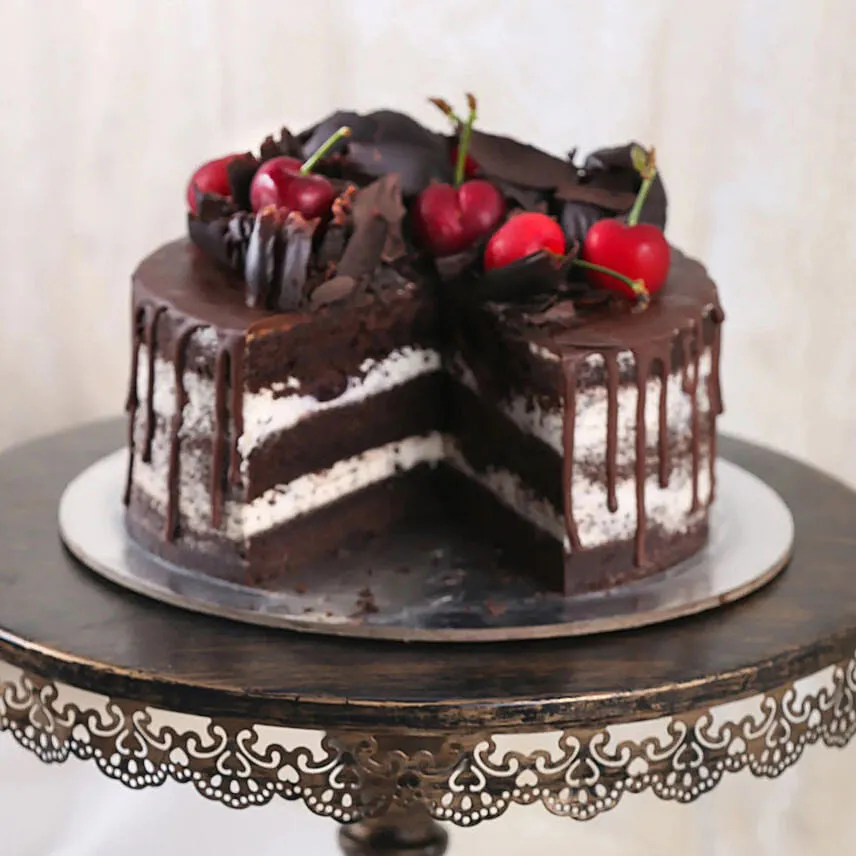 Delicate Black Forest Eggless Cake 8 Portion