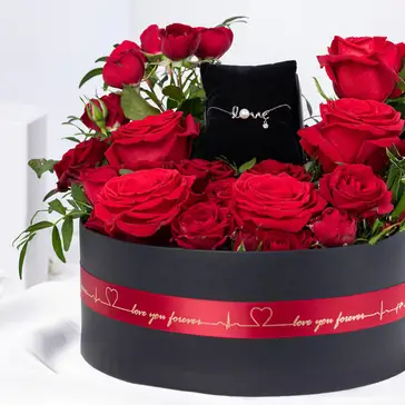 Radiance of Romance: Exquisite Rose Bouquet with Elegant Silver Love Necklace