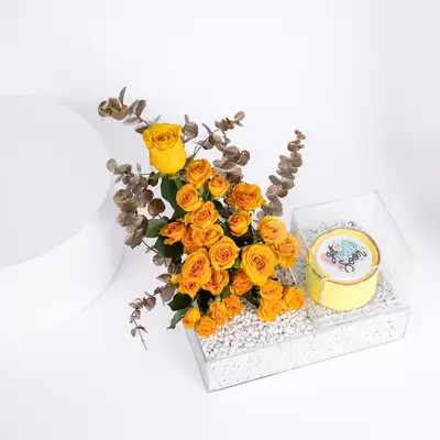 Elegant Vanilla Bloom Gift Box