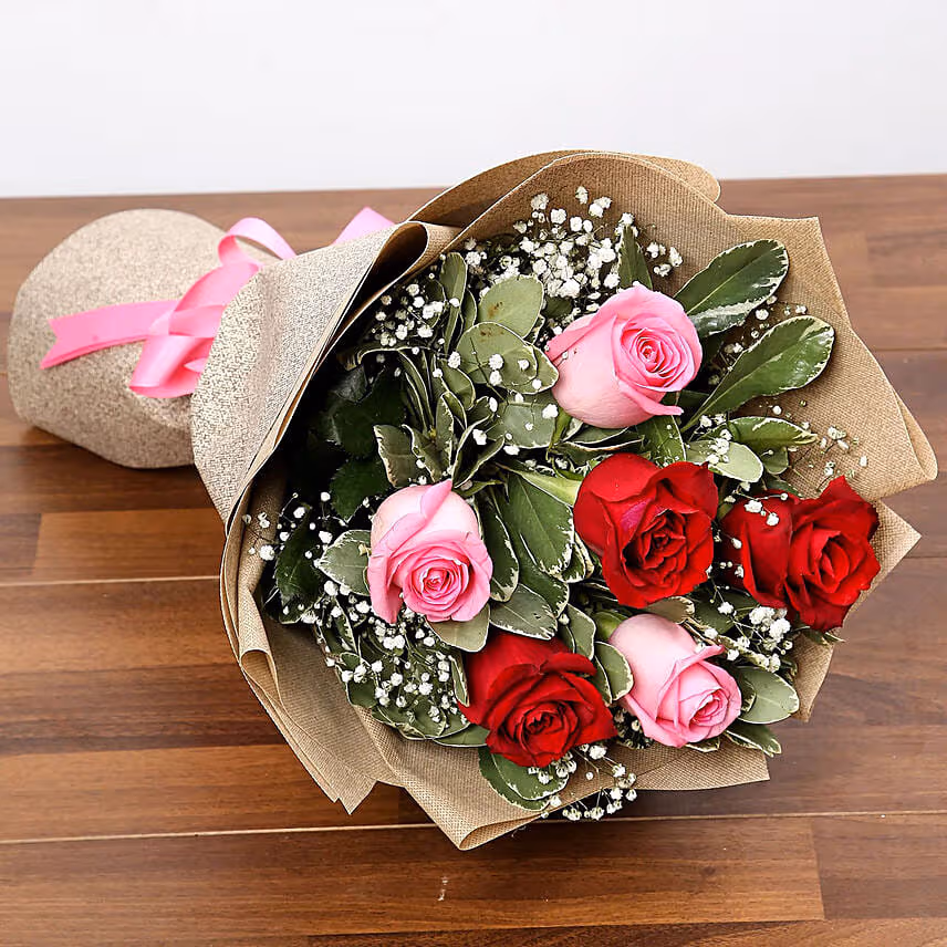 Attractive 6 Stolen Roses Bouquet with Green Pearl Rakhi