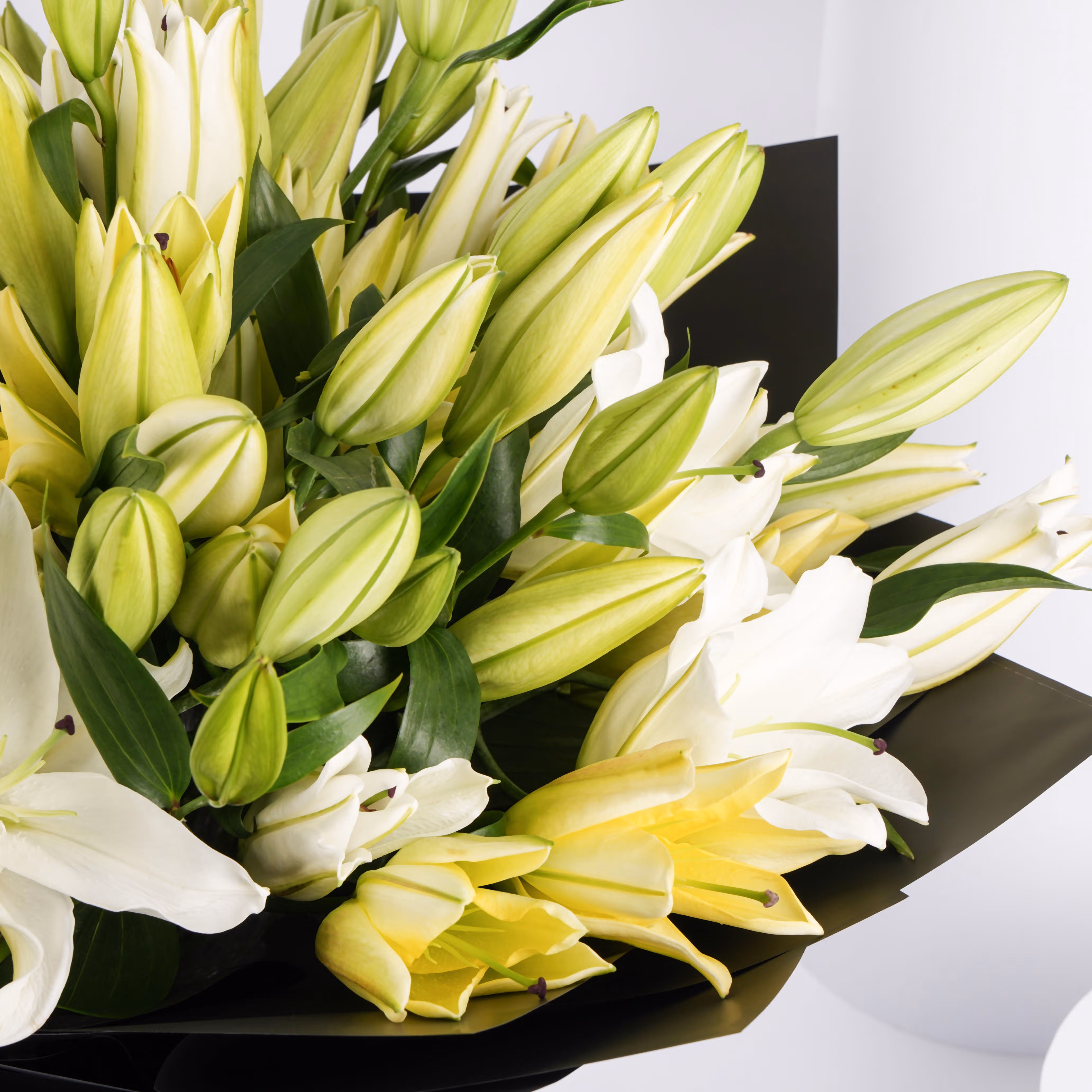 Elegant Yellow and White Lily Bouquet - Perfect for Any Occasion