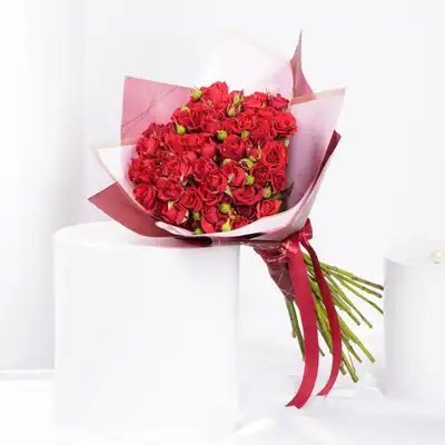 Elegant Valentine Red Spray Roses Bouquet - Bouquet